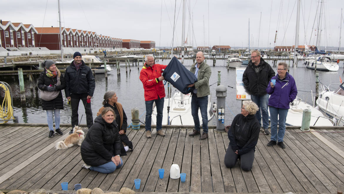 Nibe Sejlklubs Venner donerer storsejl til skolebåd-